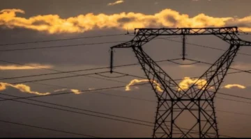 كهرباء مصر تعالج 28 ألف شكوى في إطار سياستها لدعم المواطنين